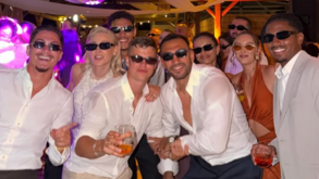 Aí está a fotografia de grupo: jogadores do Benfica em festa rija de Pavlidis