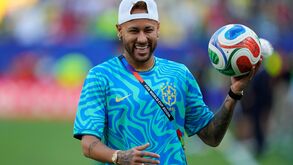 Neymar treina pela primeira vez após lesão muscular