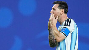 Messi faz hat trick frente à Argélia 