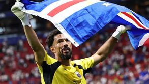 Vozinha com a bandeira de Cabo Verde
