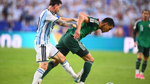 Messi em lance polémico com Aissa Mandi no Argentina-Argélia