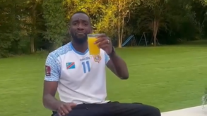 Bolasie (ex-Sporting) celebra empate contra Portugal com... sumo de laranja