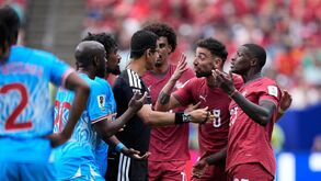 O árbitro Abdulrahman Al Jassim no Portugal-RD Congo