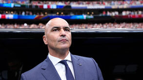 Roberto Martínez junto ao banco de suplentes de Portugal