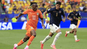 Yan Diomande no jogo com Equador
