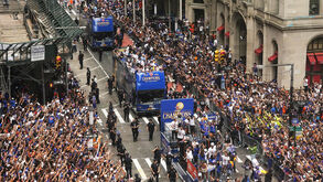 Enchente nas ruas de Nova Iorque: as imagens impressionantes da festa do título dos Knicks