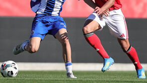 FC Porto e Benfica defrontam-se na última jornada da fase de apuramento de campeão do campeonato nacional de iniciados 