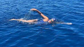Nadadora Mayra Santos conclui travessia a nado entre Madeira e Porto Santo