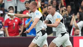 Jogadores da Nova Zelândia festejam frente ao Egito