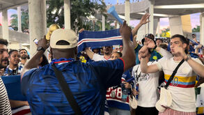 Loucura: a festa dos adeptos cabo-verdianos depois do empate com o Uruguai