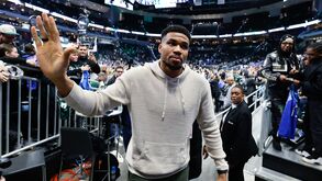 Giannis Antetokounmpo diz adeus aos Bucks