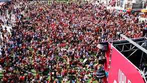 Imagens drone mostram milhares de adeptos na Portugal Football Arena em Lisboa