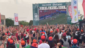 Loucura: a reação dos adeptos na Fan Zone Betano em Gaia ao golo de Cristiano Ronaldo