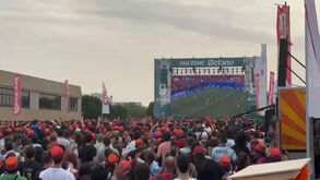 Adeptos na Fan Zone Betano em Gaia festejam efusivamente segundo golo de Cristiano Ronaldo