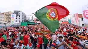Ambiente na Fan Zone em Gaia