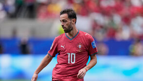 Bernardo Silva em ação frente ao Uzbequistão