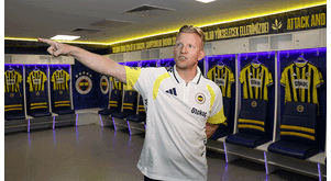 Dirk Kuyt oficializado como treinador-adjunto do Fenerbahçe