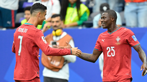 Especialista em leitura labial revela o que Cristiano Ronaldo disse antes de Nuno Mendes bater o livre direto