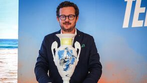 João Zilhão com o troféu