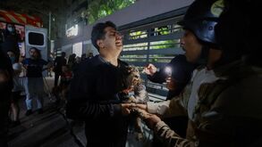 Dois fortes sismos na Venezuela causam pelo menos 32 mortos: Serviço Geológico dos EUA estima milhares de vítimas