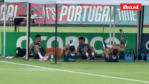 Sapatilhas em vez de chuteiras: 10 jogadores da Seleção Nacional fizeram um treino... diferente