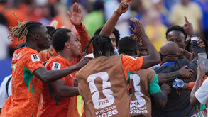 Jogadores da Costa do Marfim fazem a festa frente a Curaçau