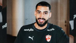Alaa Bellaarouch apresentado no Dínamo Bucareste
