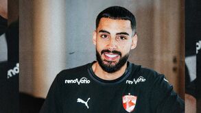Alaa Bellaarouch apresentado no Dínamo Bucareste