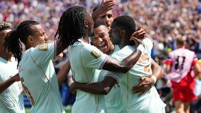 França venceu a Noruega e acabou em 1.º no grupo I