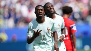 Dembelé fez um hat trick