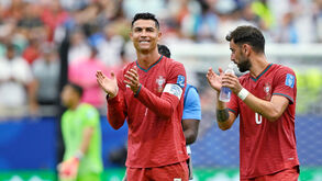Cristiano Ronaldo e Bruno Fernandes após a goleada ao Uzbequistão