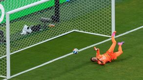 Frango de Muslera no adeus ao Mundial
