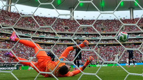 Muslera  ficou mal na fotografia frente à seleção espanhola
