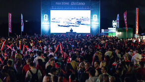 Milhares de adeptos fazem a festa na Fan Zone Betano, em Gaia