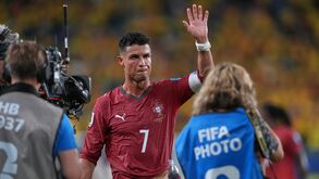 Cristiano Ronaldo agradece apoio do público português após o empate entre Portugal e Colômbia no Mundial