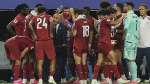 Roberto Martínez dá indicações aos jogadores da Seleção