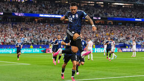 Lautaro Martínez festeja frente à Jordânia