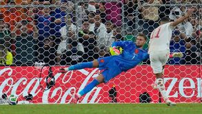 Os jogadores de Holanda e Marrocos em ação