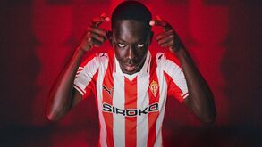 Alverca interessado em Amadou Coundoul, avançado senegalês do Sporting Gijón