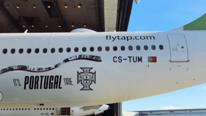 A decoração especial do avião que vai transportar a Seleção com um pormenor que pode servir de motivação