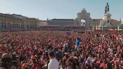 Uma dezena no meio de milhares: foi assim que adeptos congoleses celebraram golo no Terreiro do Paço
