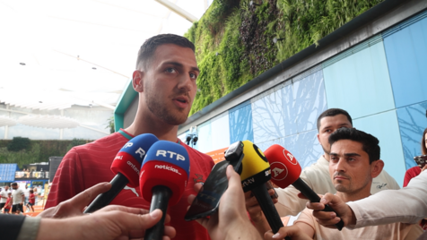  Diogo Dalot sai em defesa de Roberto Martínez