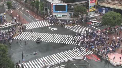 Até a celebrar são mega organizados: foi assim que os japoneses celebraram no famoso cruzamento de Shibuya