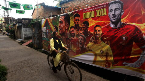 Em Howrah, nos arredores de Calcutá, há um mural com Cristiano Ronaldo e companhia