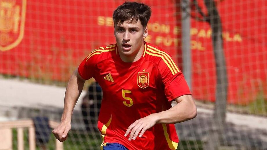 Jorge Salinas, defesa do Racing Santander, associado ao FC Porto