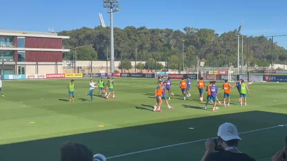 Sessão de trabalho na Cidade do Futebol