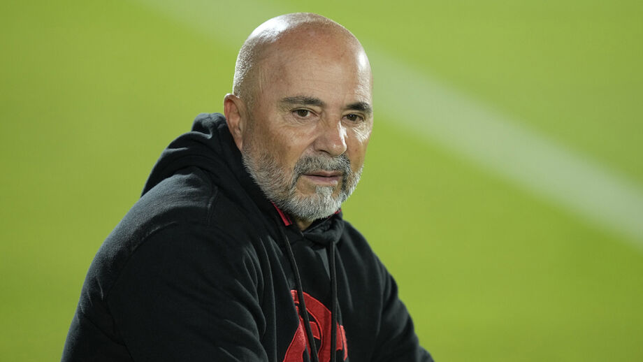 Jorge Sampaoli foi apanhado... a trocar cromos no Brasil