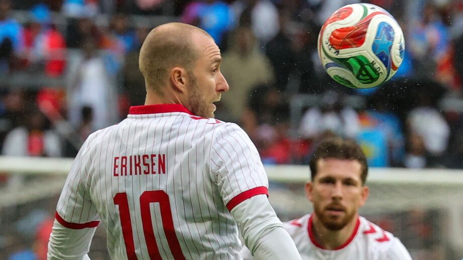 Eriksen com a camisola da Dinamarca