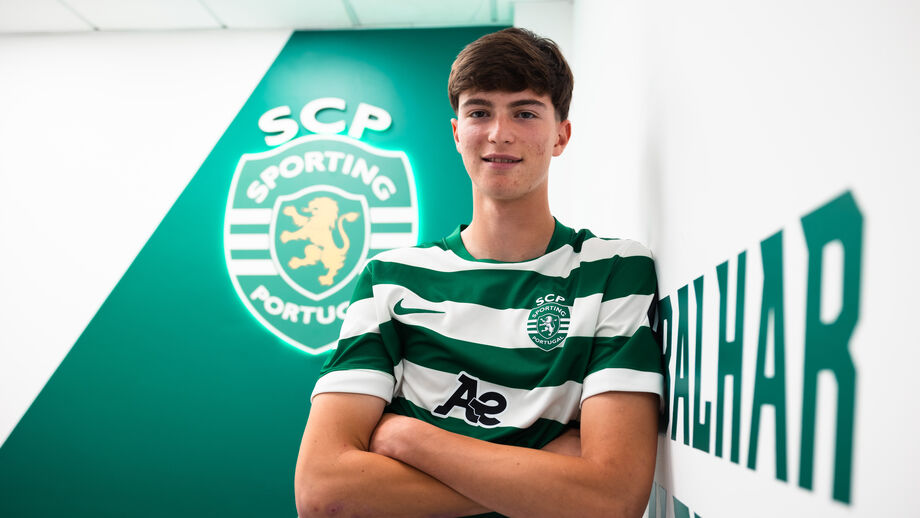 Alexandre Rosado assina contrato profissional com o Sporting