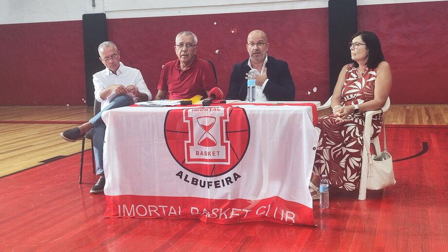Rui Bernardo (presidente do conselho fiscal), Domingos Pires (vice-presidente), Jorge Guerreiro (presidente da direção) e Ana Patrício (presidente da assembleia geral)